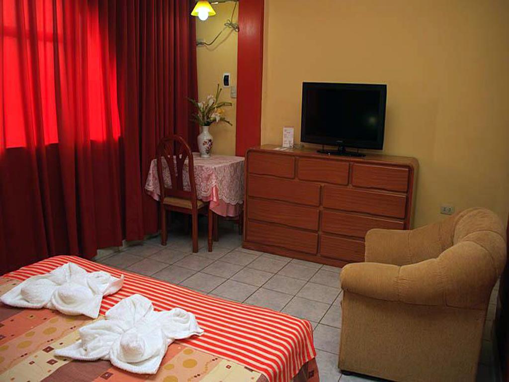 Hotel & Suites La Posada De Lobo Iquitos Szoba fotó