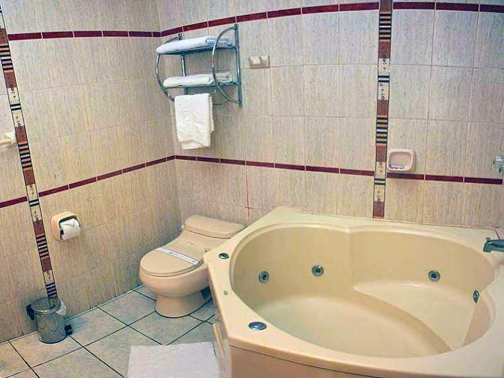 Hotel & Suites La Posada De Lobo Iquitos Kültér fotó